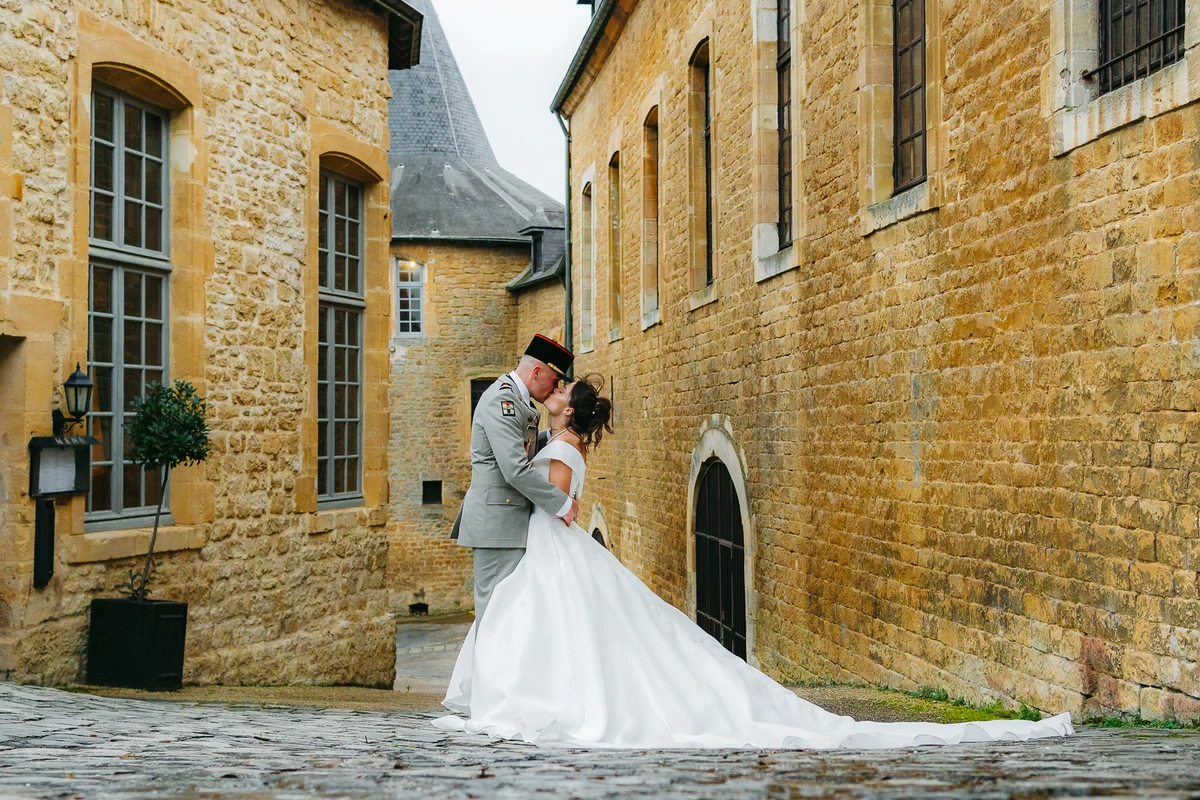 Photographie de mariage : maries pont suspendu