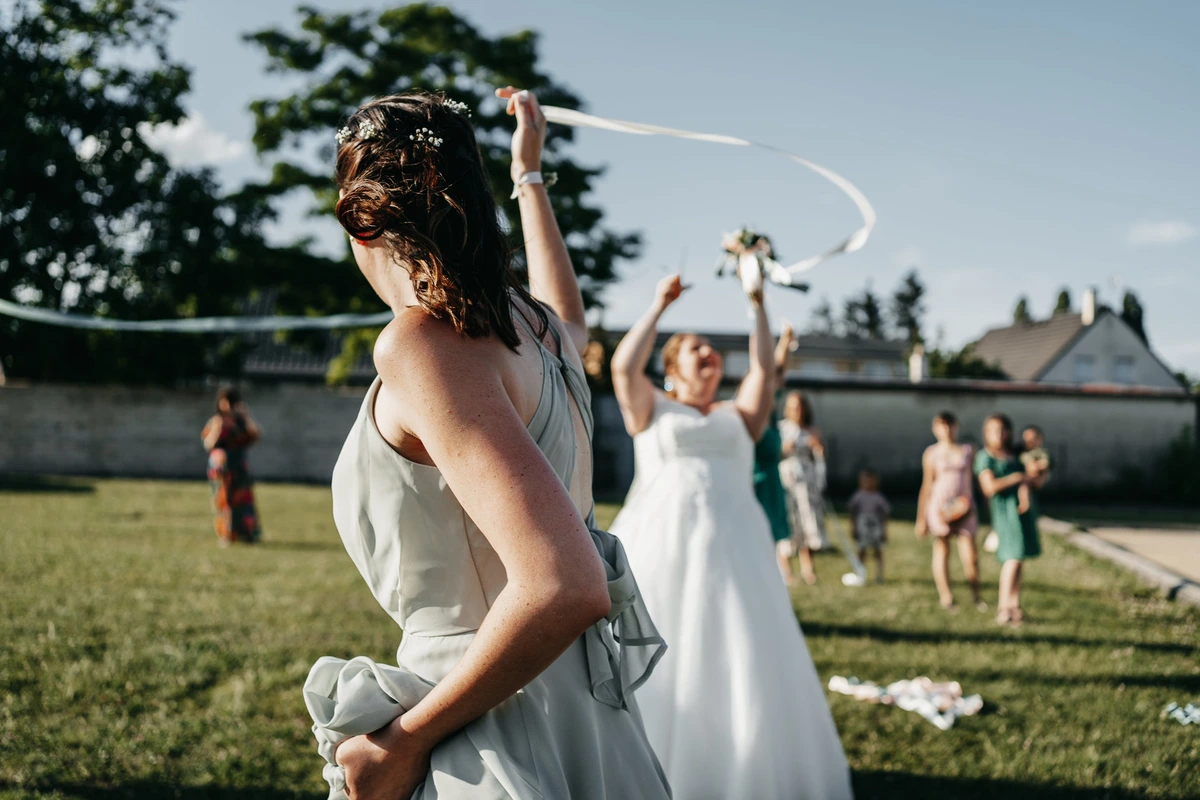 Photographie de mariage : lancer ruban
