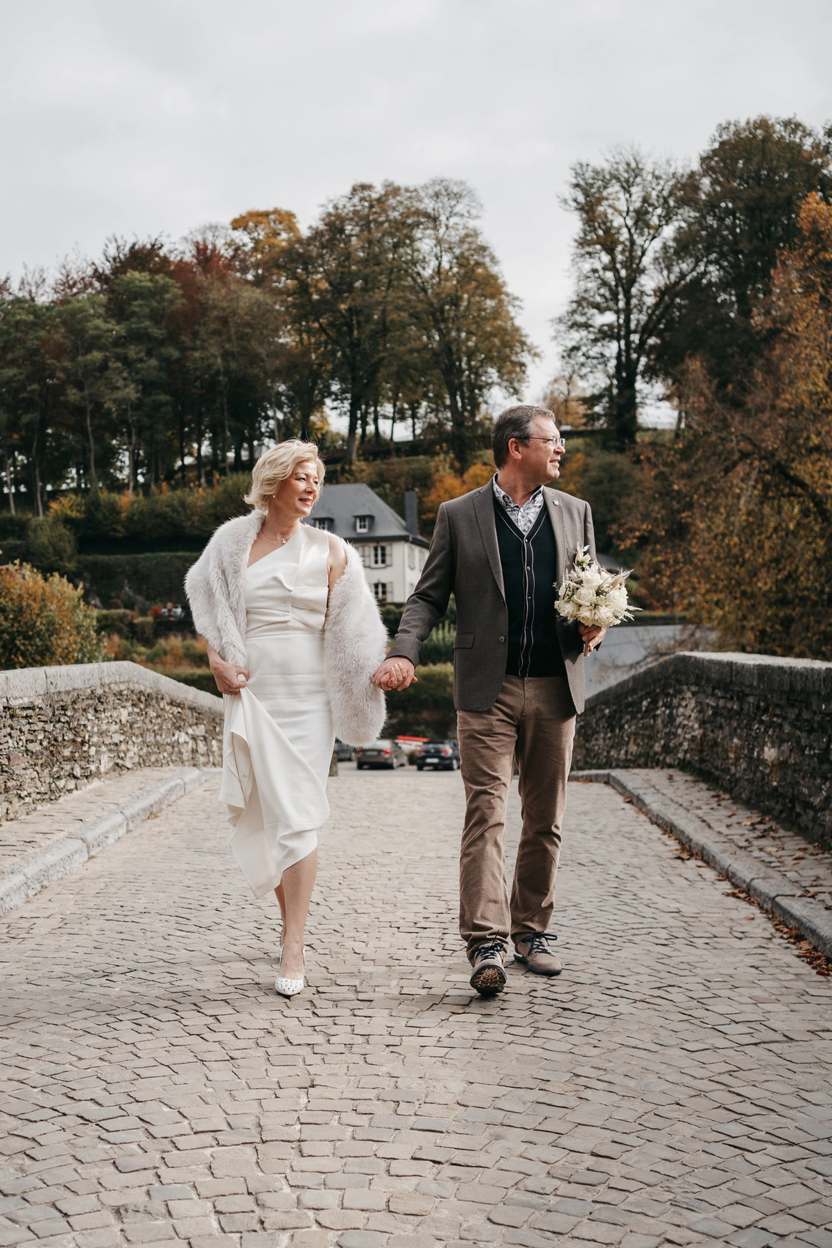 Photographie de mariage : maries pont pierre