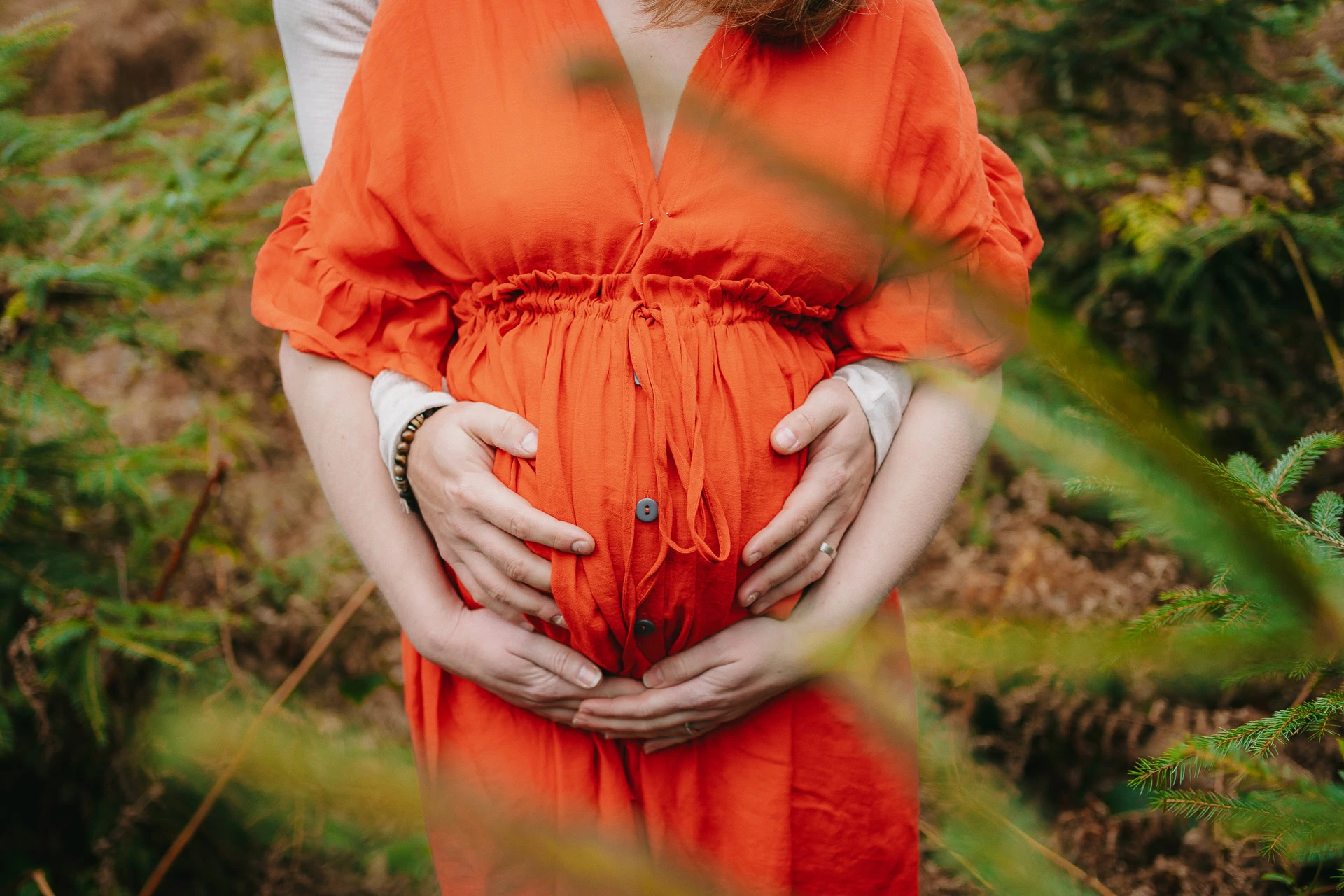 Portrait de grossesse en lumière naturelle